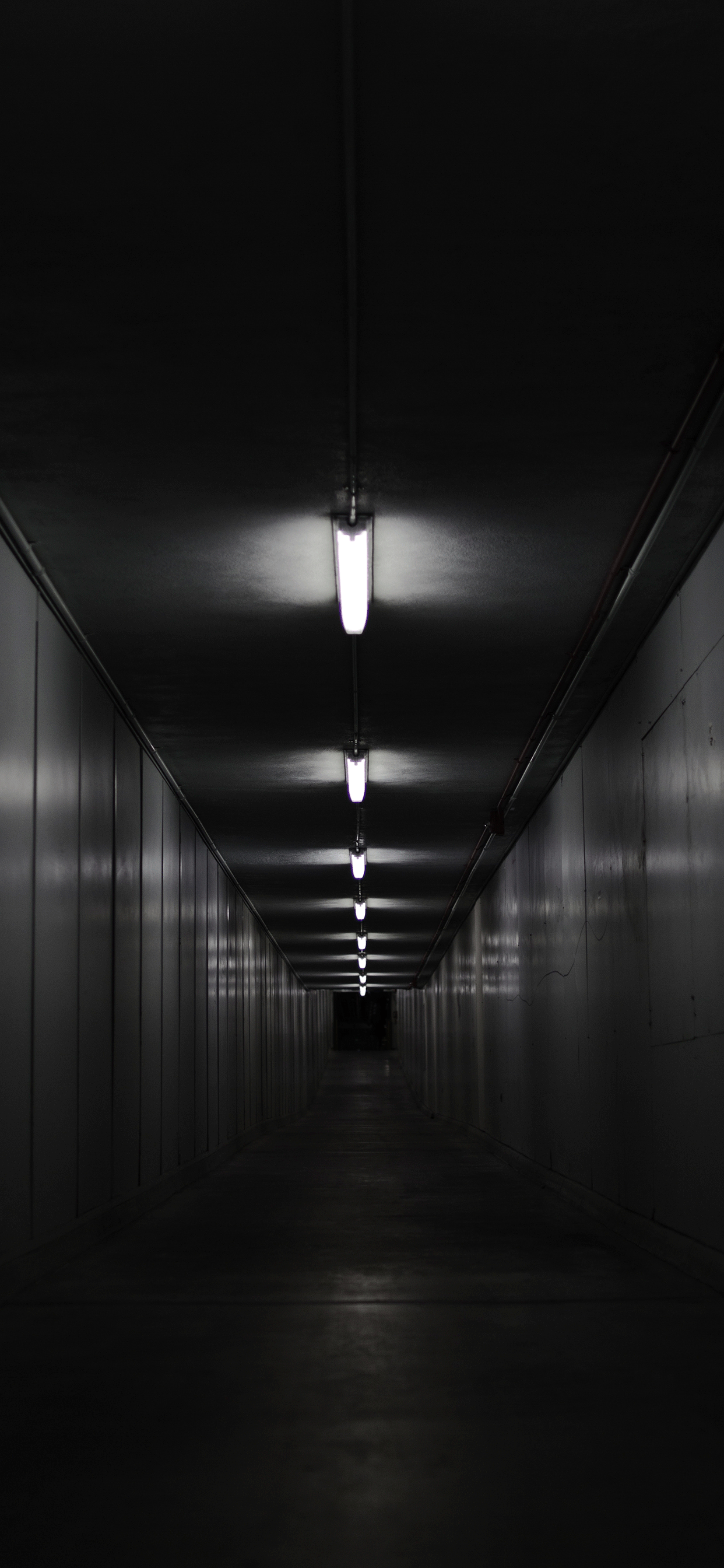 corridoio buio con luci, 1242x2688 Verticale, Telefono