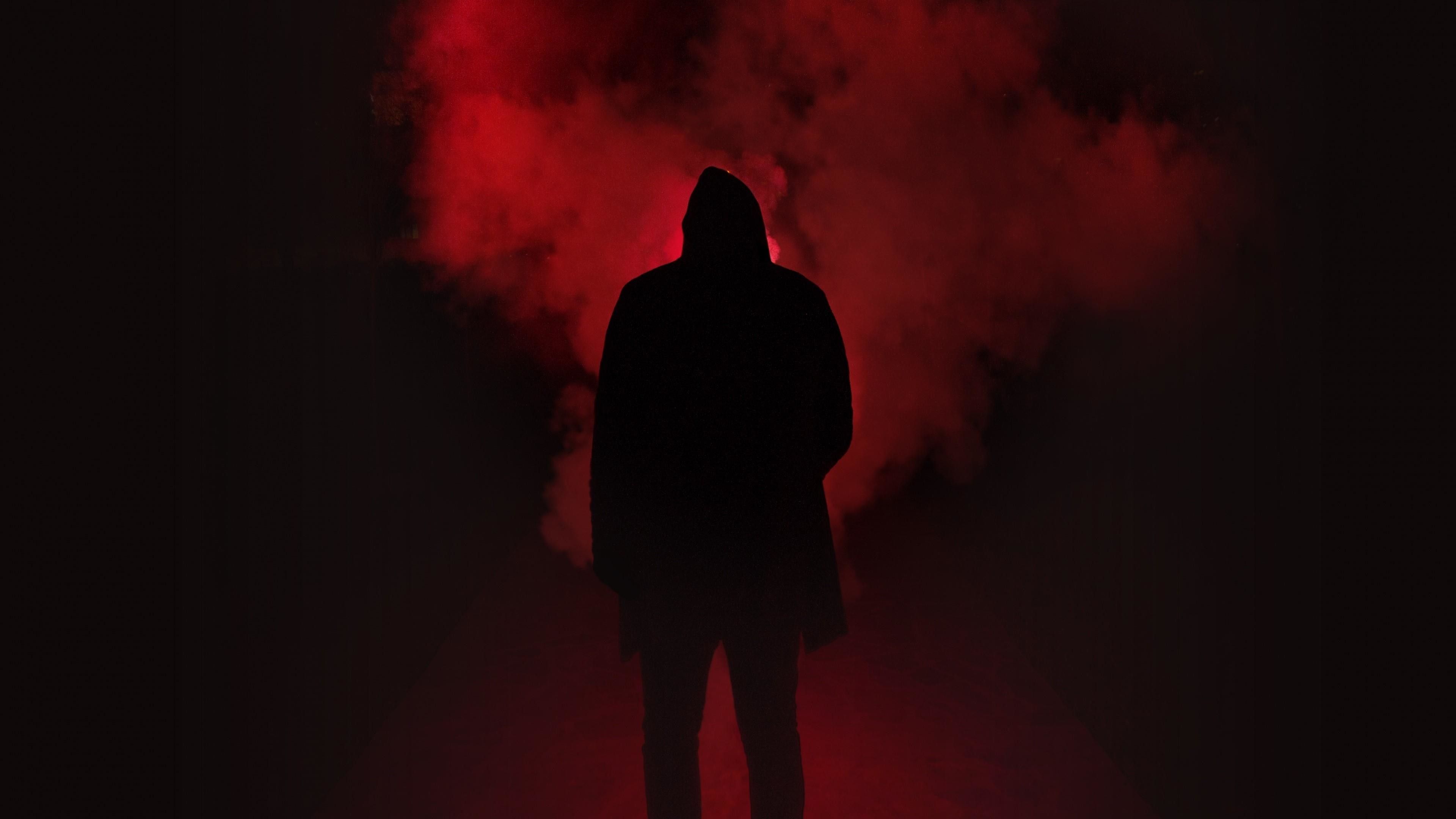 Silhouette uomo con fumo rosso, 3840x2160 4K, Desktop 4K
