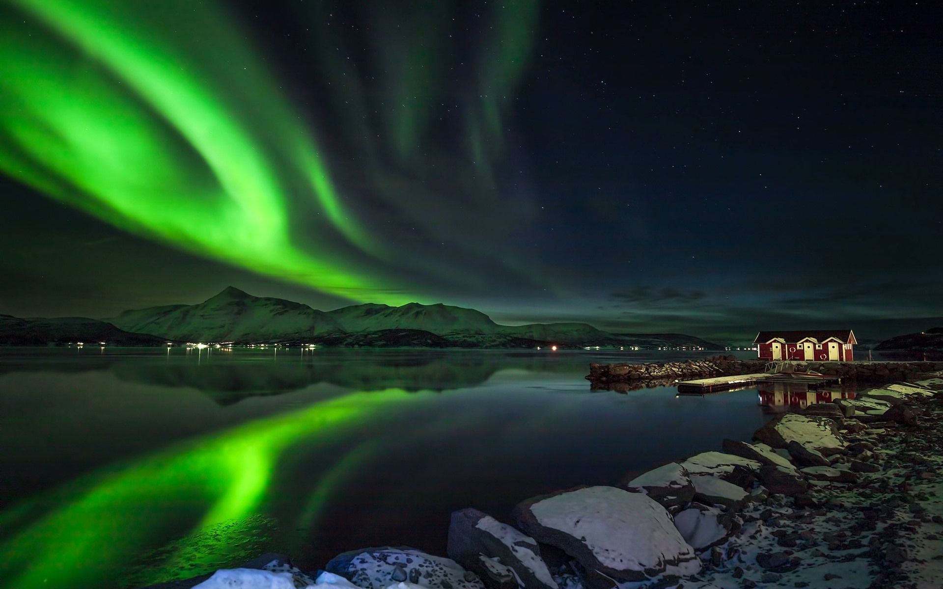 Aurora boreale lago Norvegia, 1920x1200 Full HD+, iMac