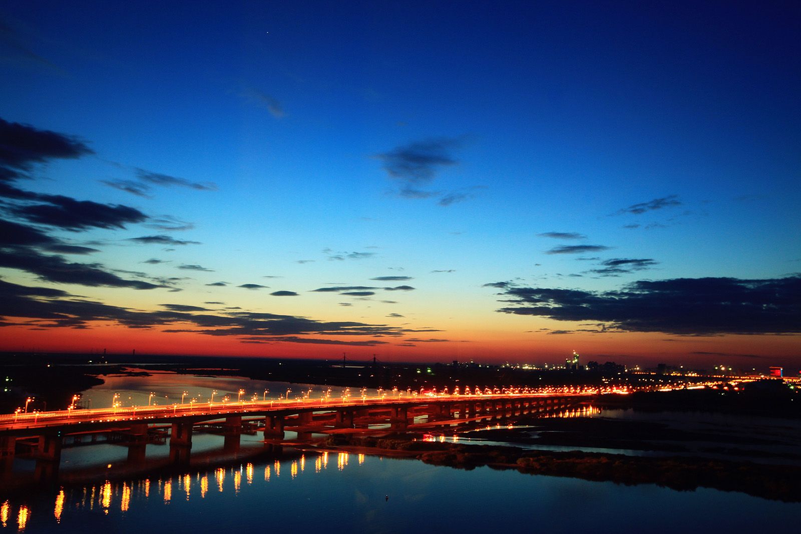 Ponte illuminato al tramonto, 1600x1067 HD, Laptop