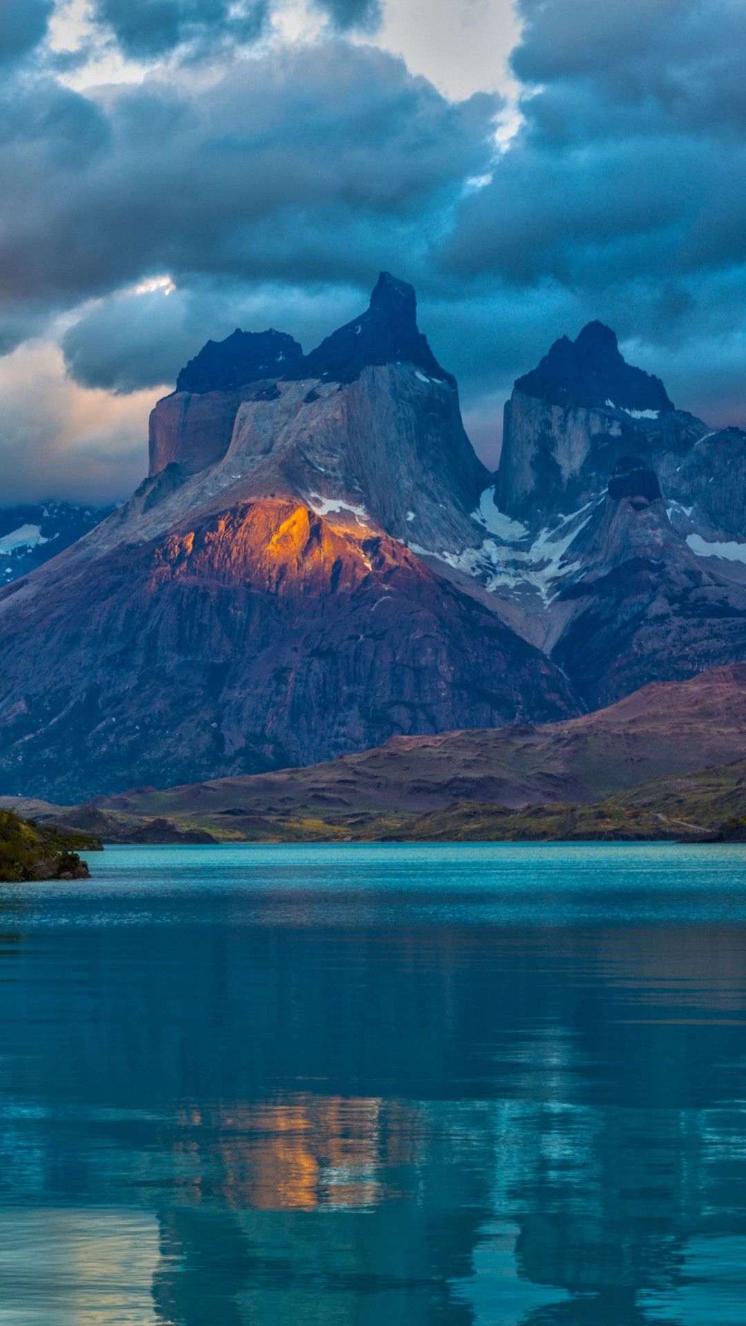 Montagne Torres del Paine, lago turchese, 1080x1920 Verticale, iPhone