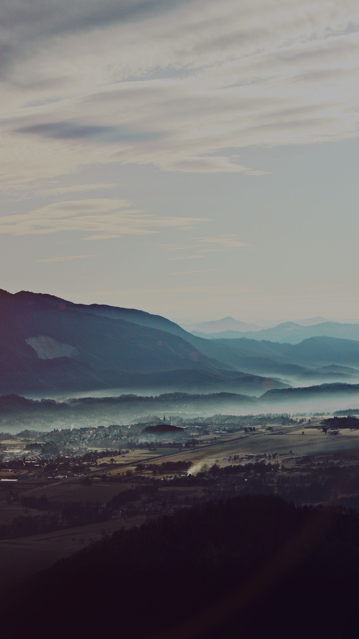 Montagne con nebbia mattutina, 1242x2208 Full HD Verticale, iPhone Pro