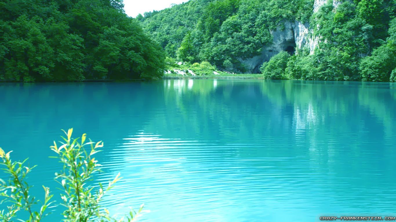 Lago turchese e foresta verde, 1366x768 720p, iMac