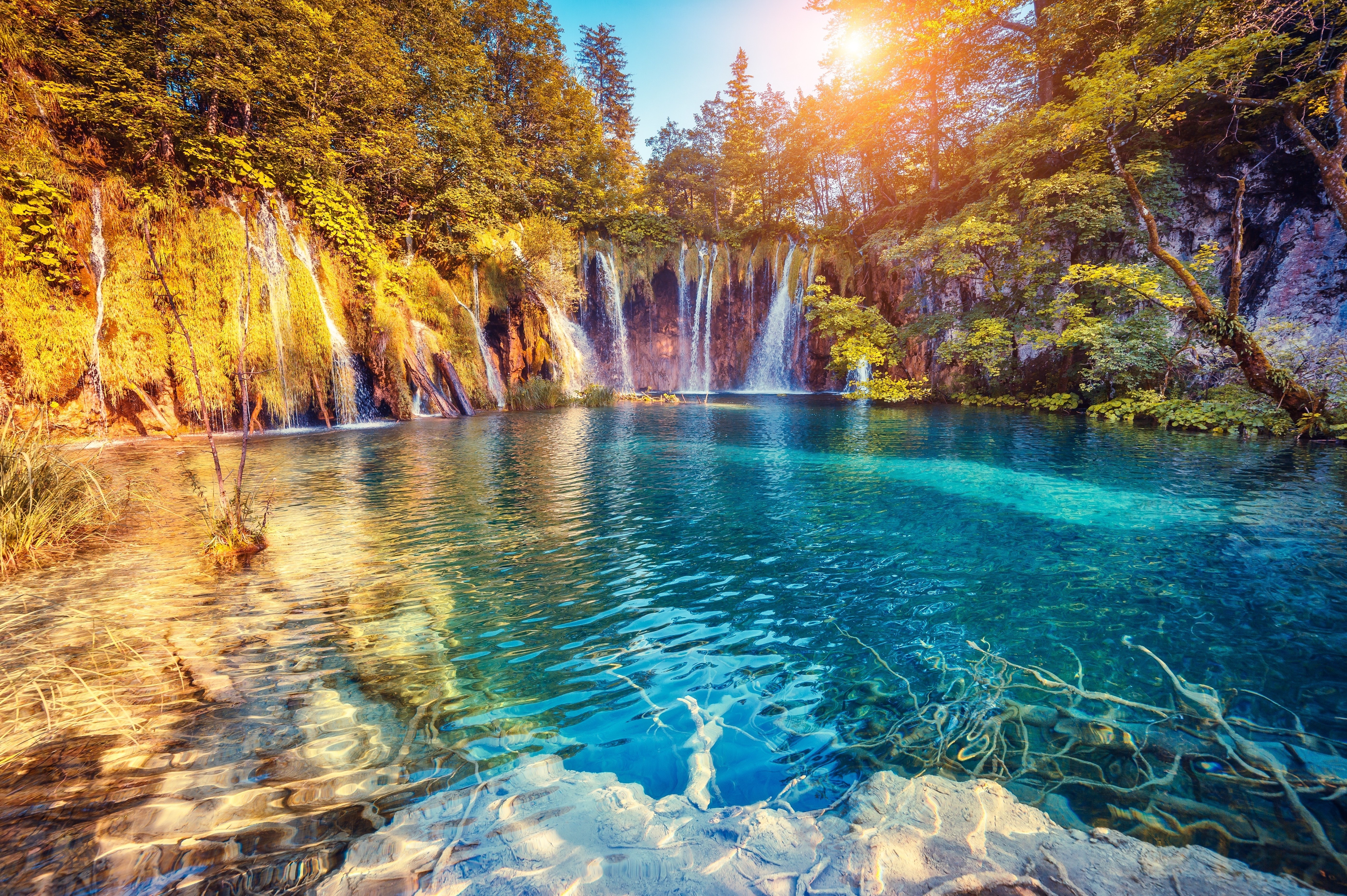 Lago turchese con cascate, 5590x3720 4K Ultra HD, Smart TV 4K