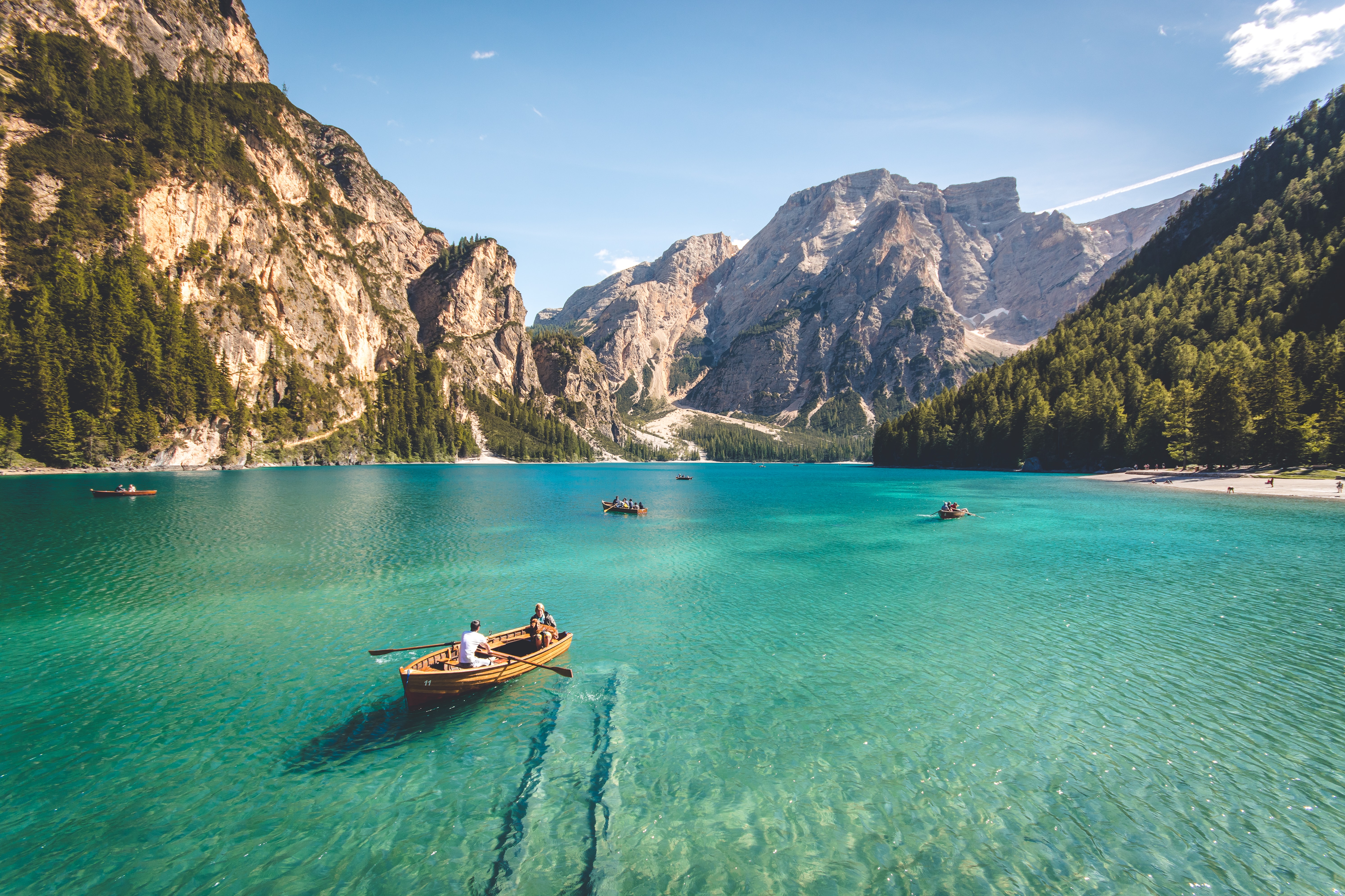 Lago di Braies con barche, 5979x3986 4K Ultra HD, Monitor 4K