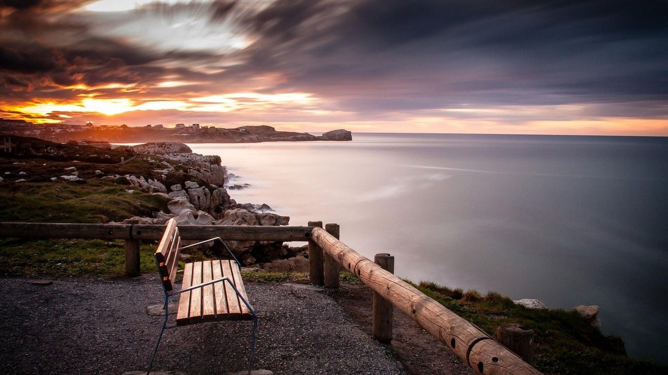 Panchina solitaria al tramonto marino, 1366x768 720p, Laptop