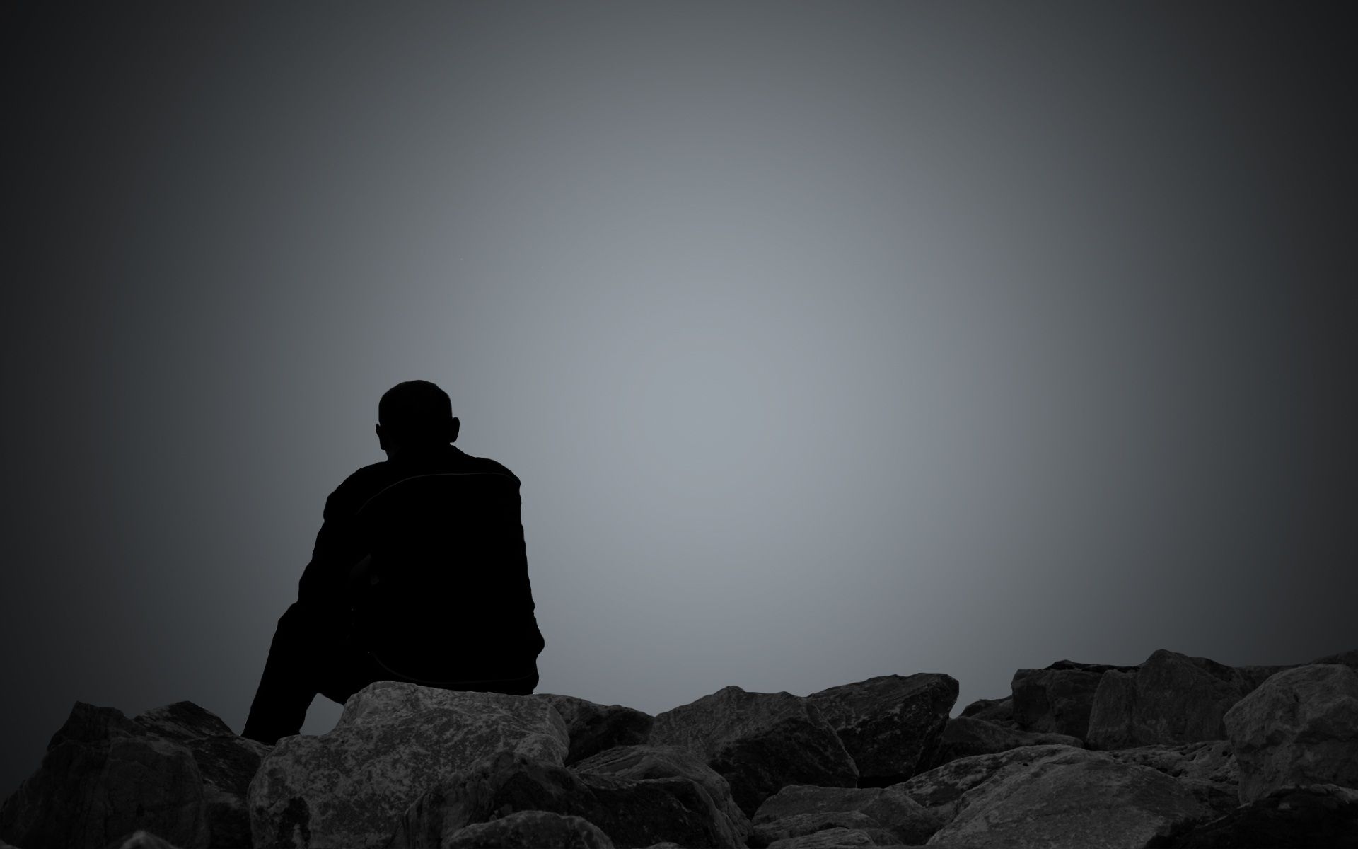 Silhouette uomo seduto su rocce, 1920x1200 WUXGA, Desktop