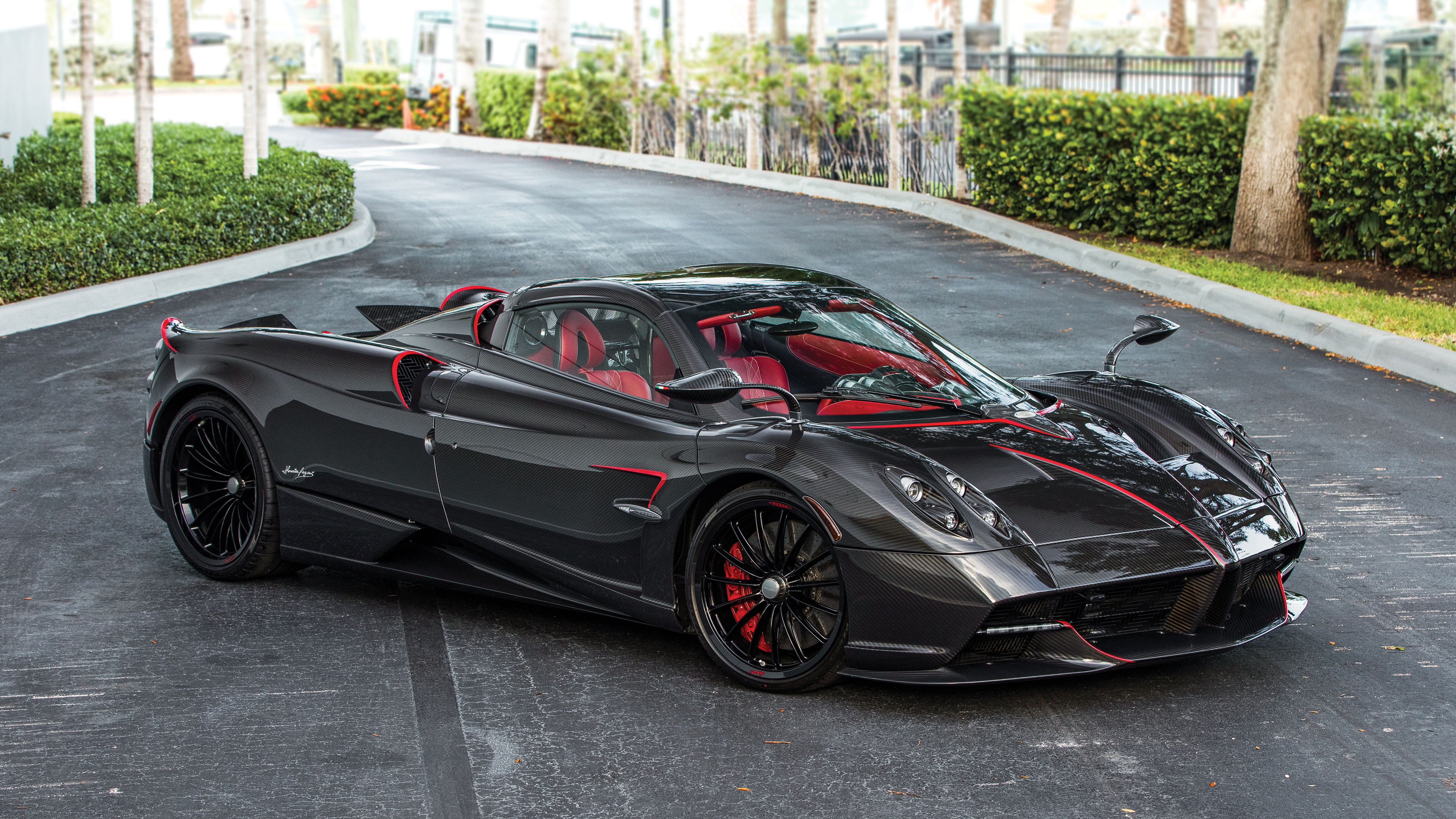 Pagani Huayra Roadster nera, 3840x2160 4K, Desktop 4K
