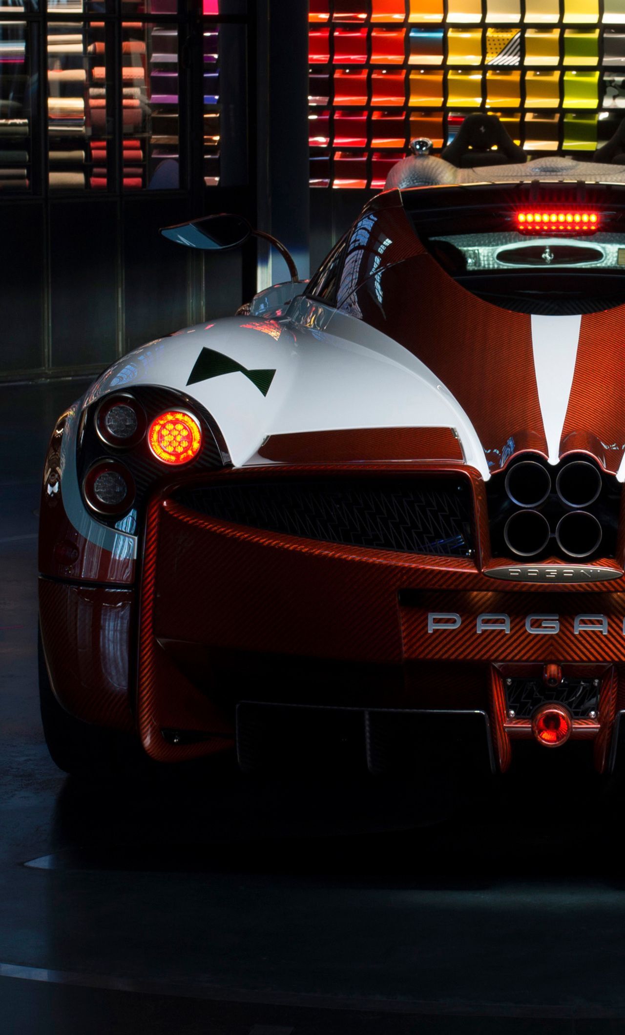 Pagani Huayra retro auto sportiva, 1280x2120 Verticale, Mobile