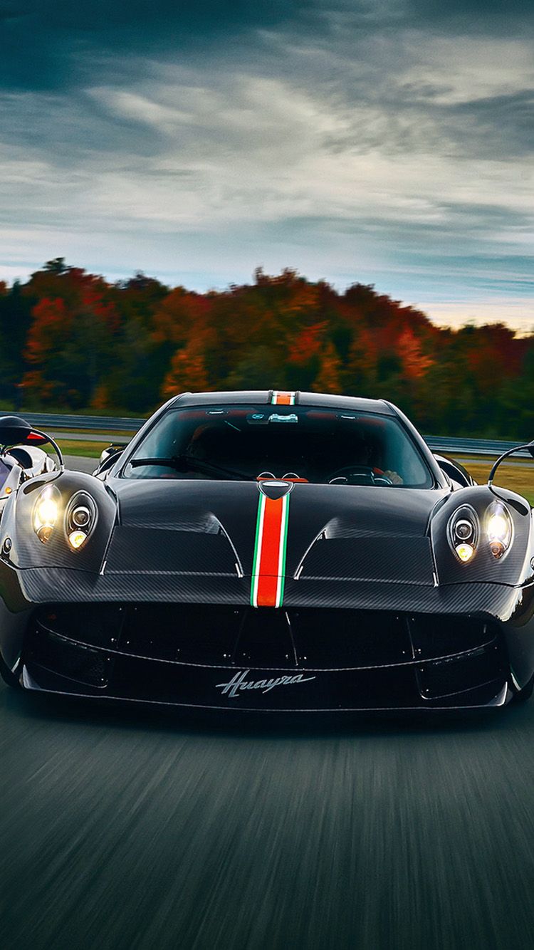 Pagani Huayra nera su strada, 750x1334 Verticale, Mobile