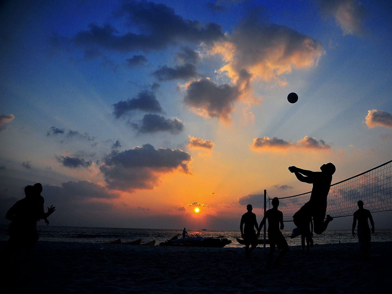 Pallavolo spiaggia tramonto silhouette, 1600x1200 HD Ready, Desktop