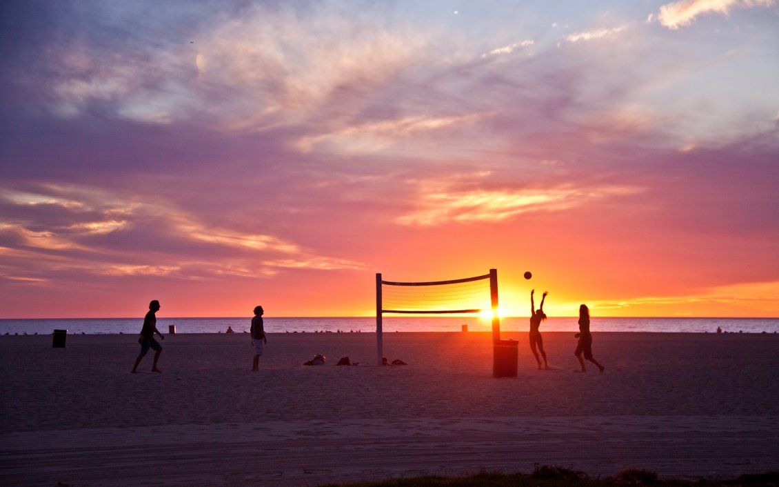 Pallavolo sulla spiaggia al tramonto, 1130x706 HD, Laptop