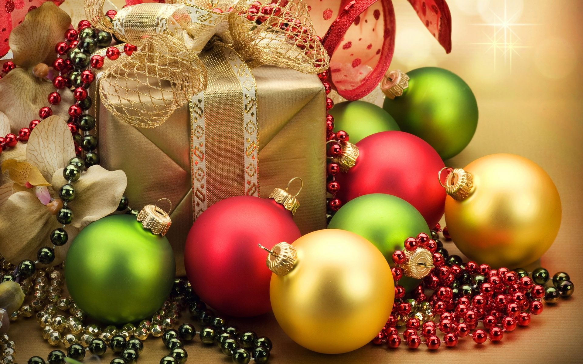 Palline di Natale e regalo dorato, 1920x1200 WUXGA, Laptop