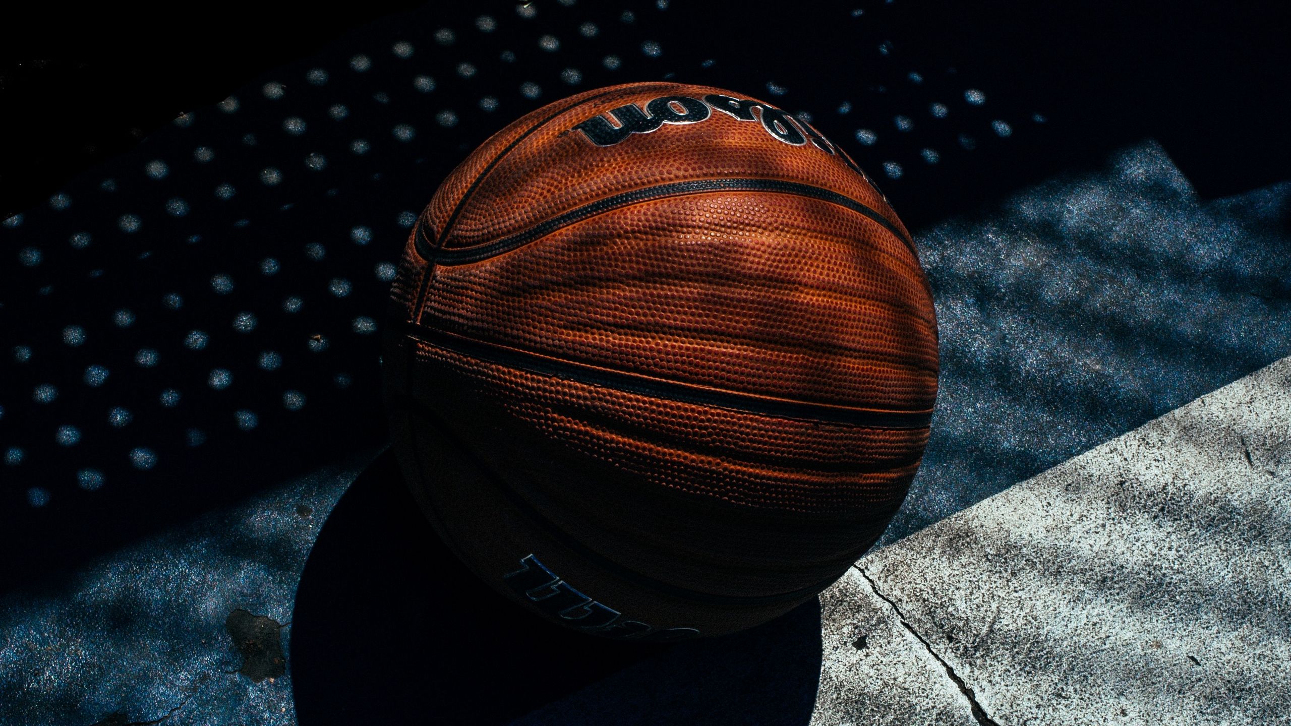 Pallone da basket con ombre, 2560x1440 1440p, Desktop