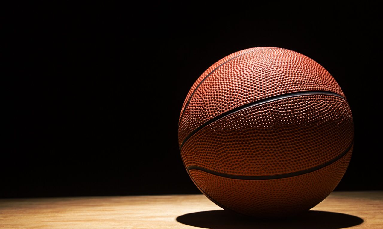 Pallone da basket su parquet, 1280x767 HD, Desktop