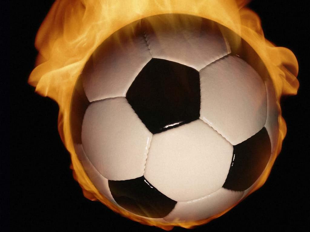 Pallone da calcio in fiamme, 881x1600 Verticale, Telefono