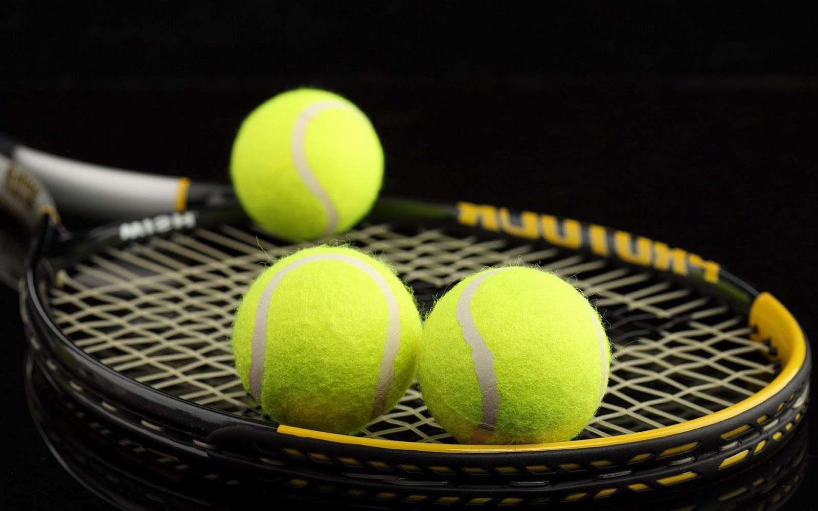 Palline da tennis su racchetta, 1600x1000 HD, Desktop