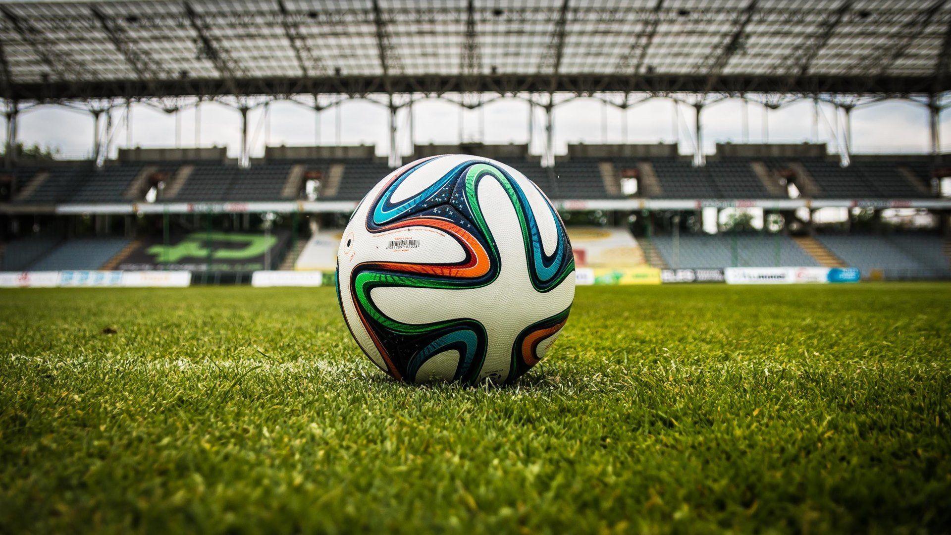Pallone da calcio in stadio, 1920x1080 Full HD 1080p, PC Desktop