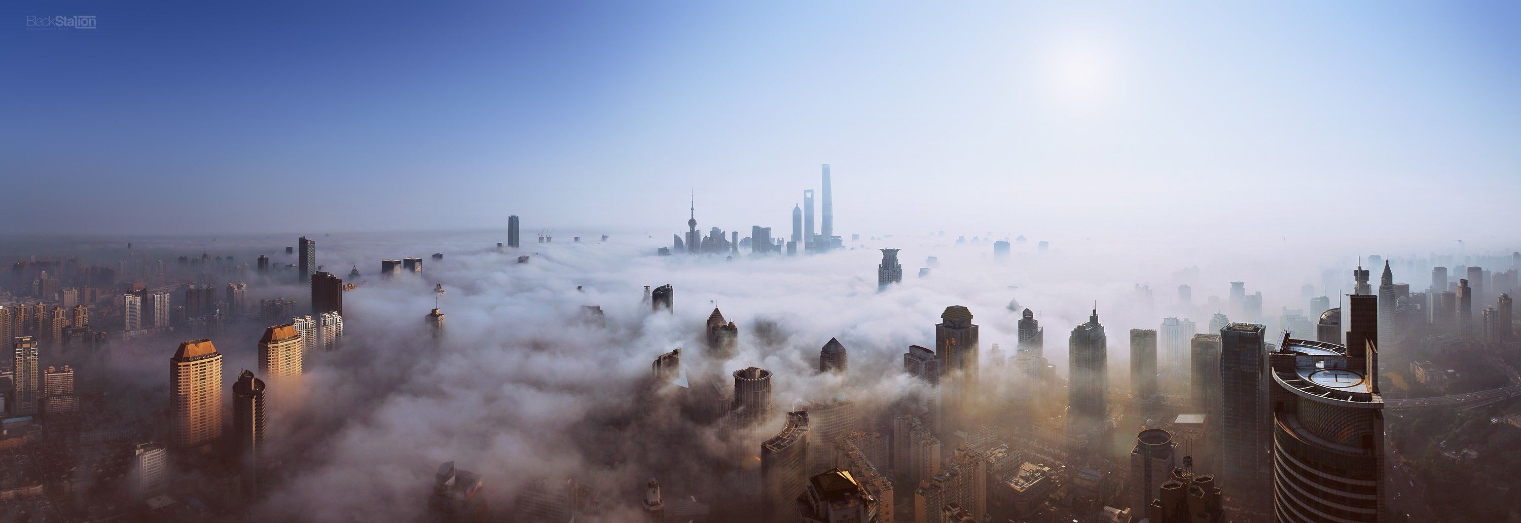 Skyline Shanghai nella nebbia, 3000x1032 Ultrawide, Dual Monitor