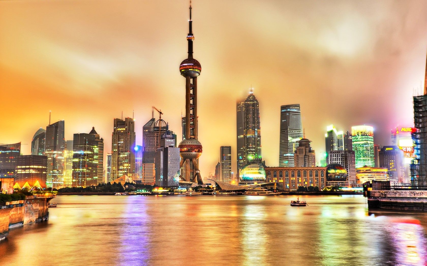 Skyline Shanghai al tramonto, 1680x1050 HD Ready, PC