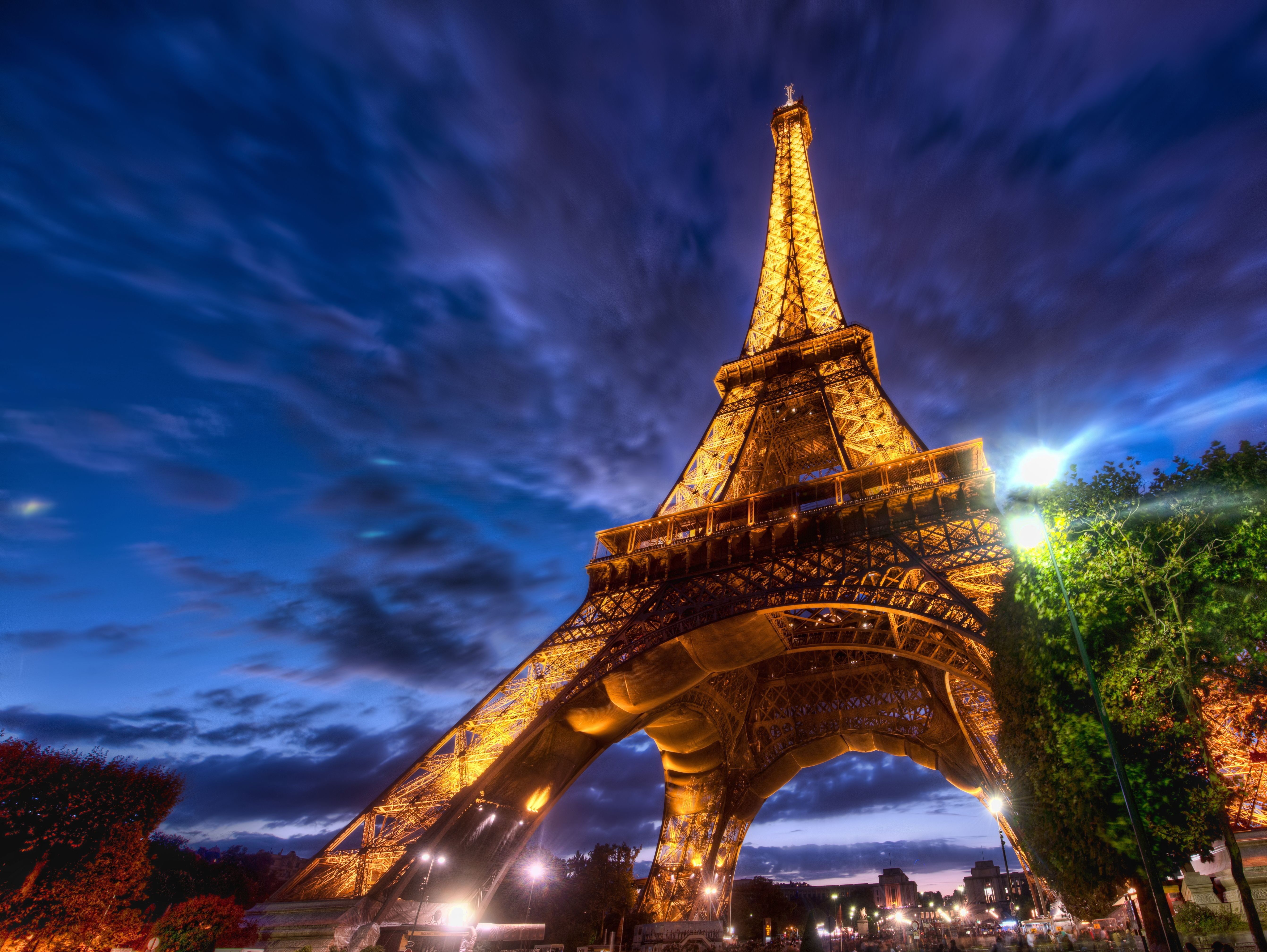 Torre Eiffel illuminata di notte, 5366x4032 4K, PC Desktop