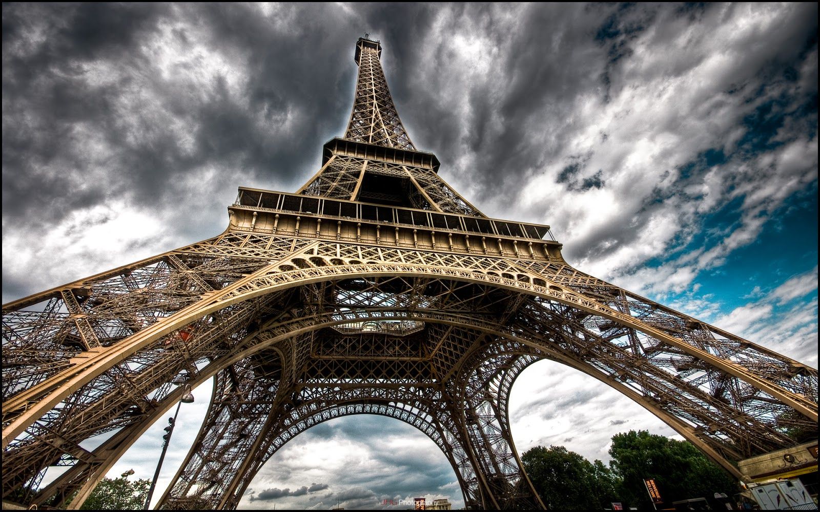 Torre Eiffel vista dal basso, 1600x1000 HD Ready, PC