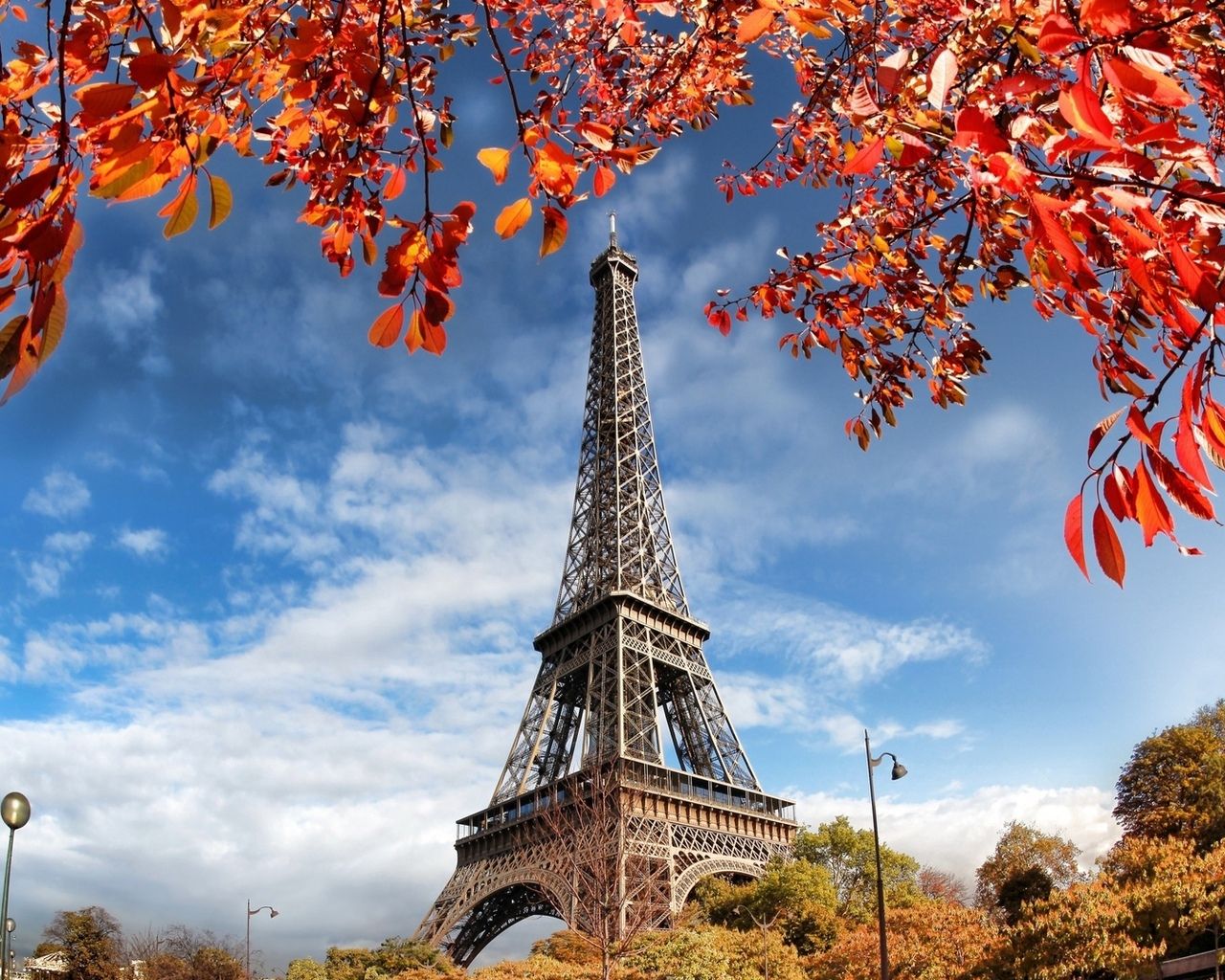 Torre Eiffel con foglie autunnali, 1280x1024 720p, PC