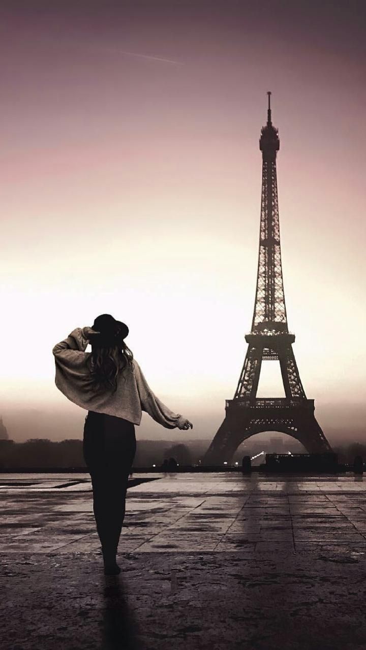 Donna Torre Eiffel Parigi, 720x1280 Full HD Verticale, Smartphone