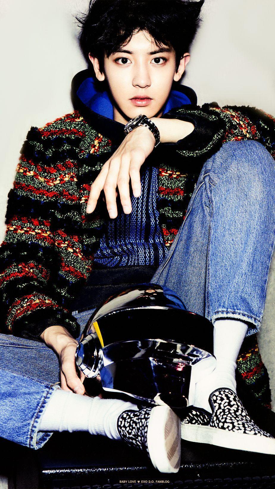 Park Chanyeol EXO seduto, 924x1644 Verticale, Telefono