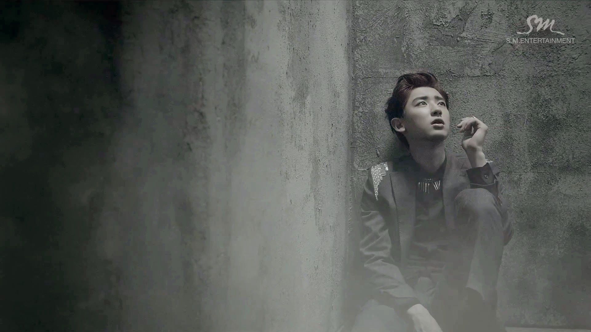 Park Chanyeol EXO seduto, 1920x1080 Full HD, Desktop