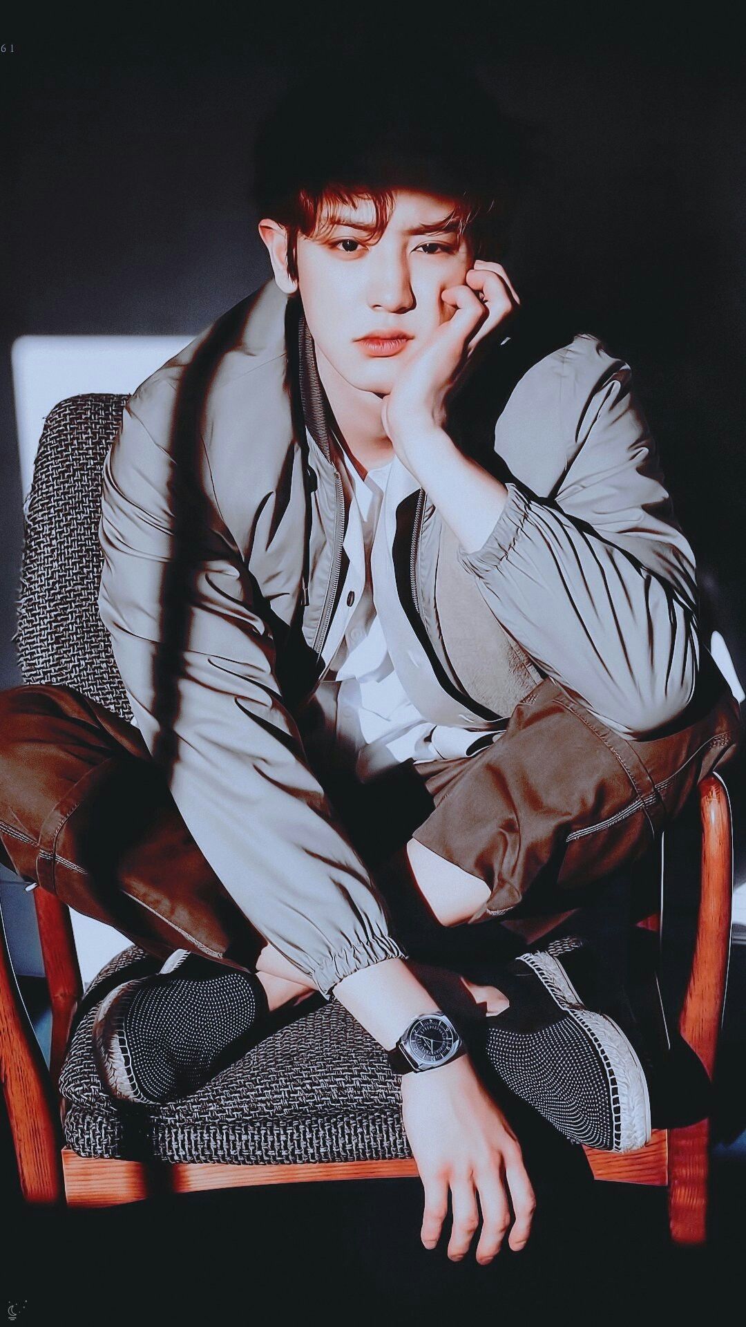 Park Chanyeol seduto su sedia, 1080x1920 Full HD Verticale, Smartphone