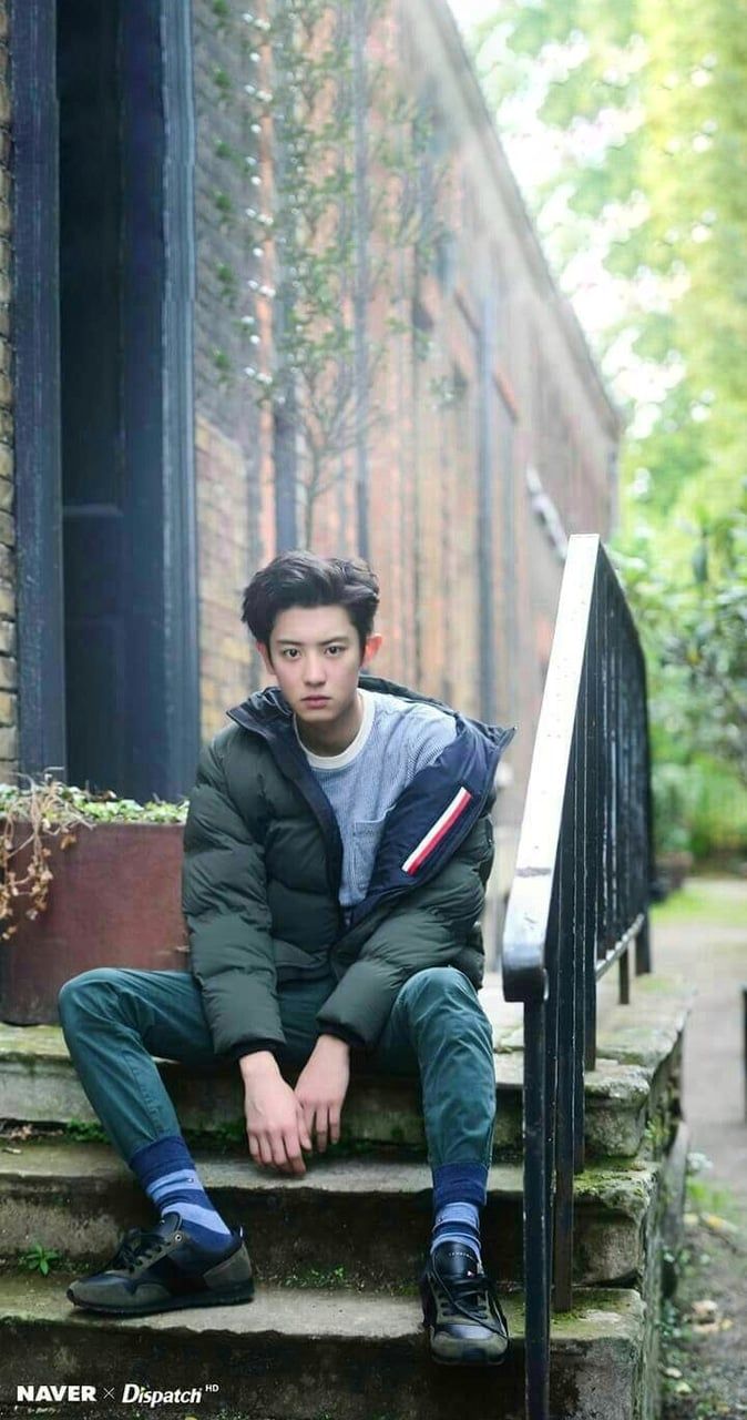 Park Chanyeol EXO seduto scalini, 674x1280 Full HD Verticale, Smartphone