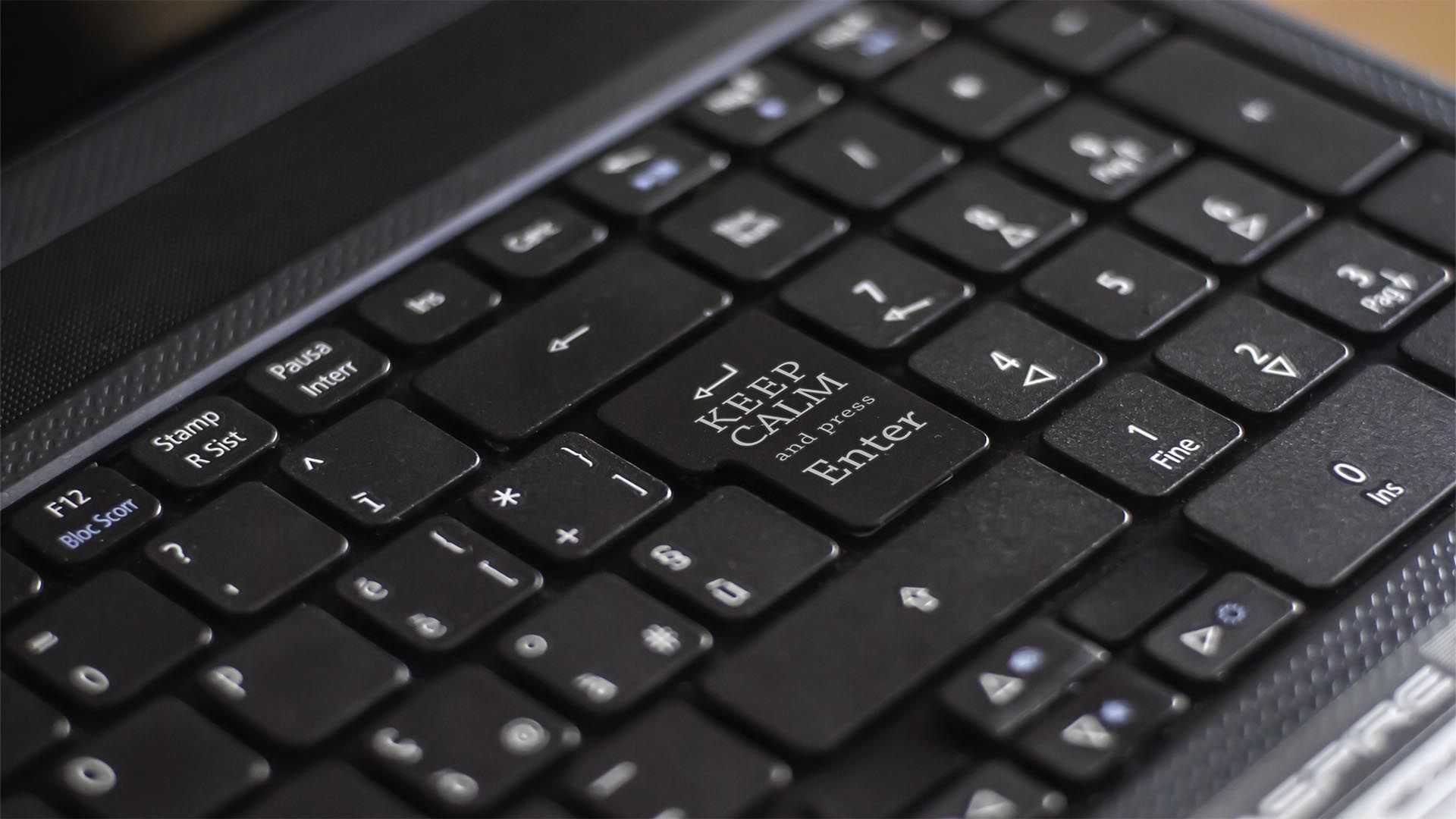Tastiera laptop nero, tasto Enter, 1920x1080 Full HD 1080p, Ultrabook