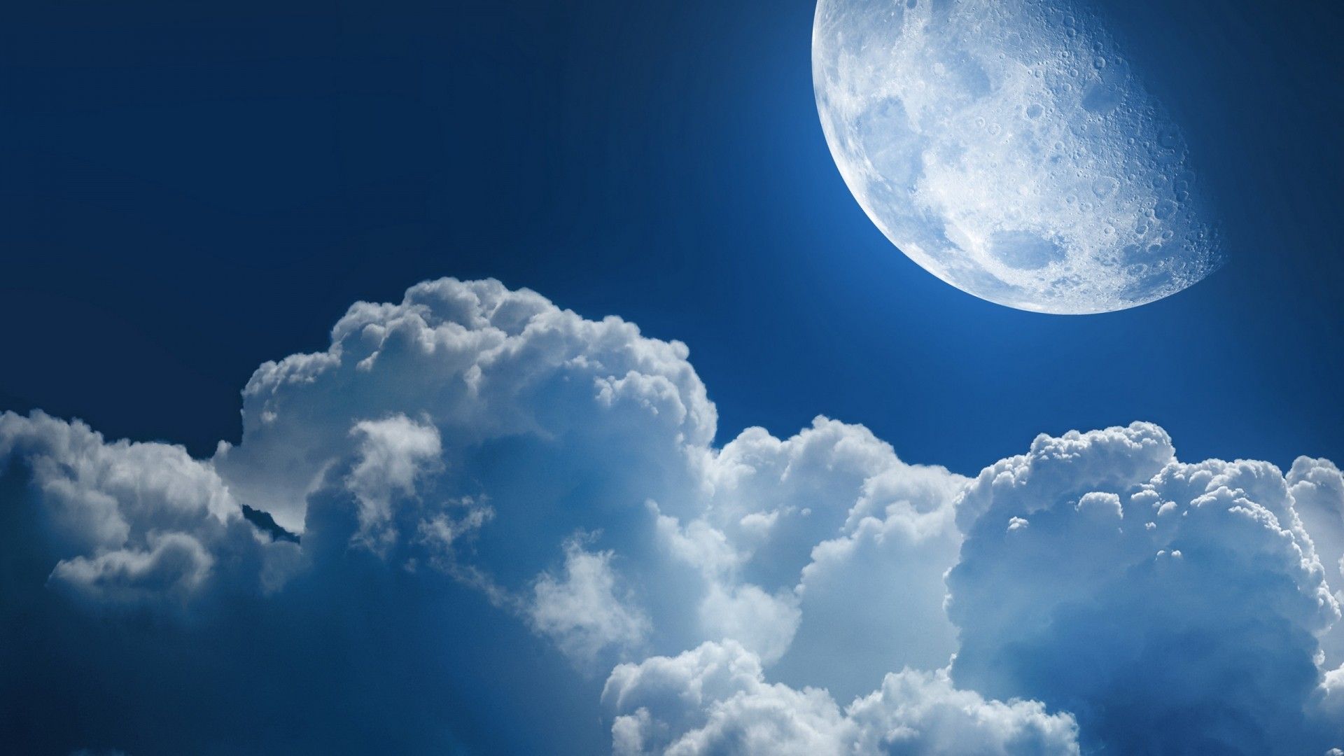 Luna piena sopra nuvole notturne, 1920x1080 Full HD 1080p, PC Desktop
