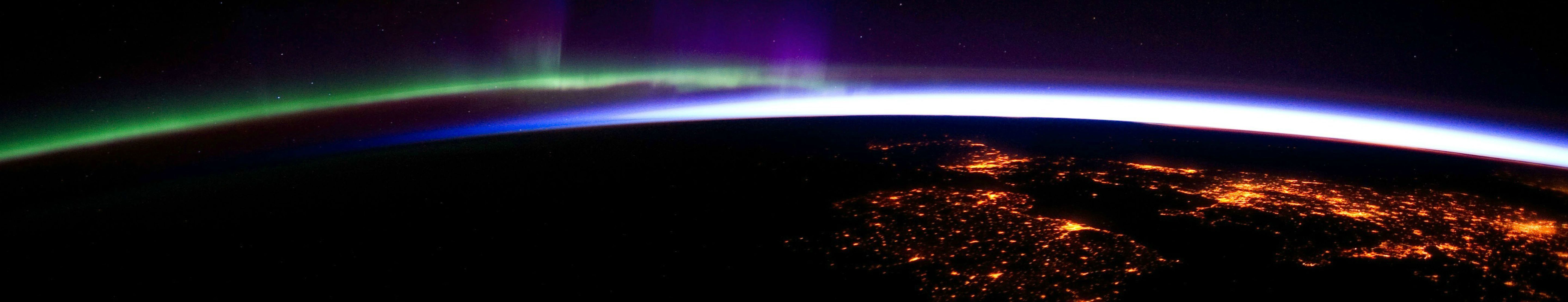 Aurora boreale vista dallo spazio, 5760x1109 Panoramico, Dual Screen
