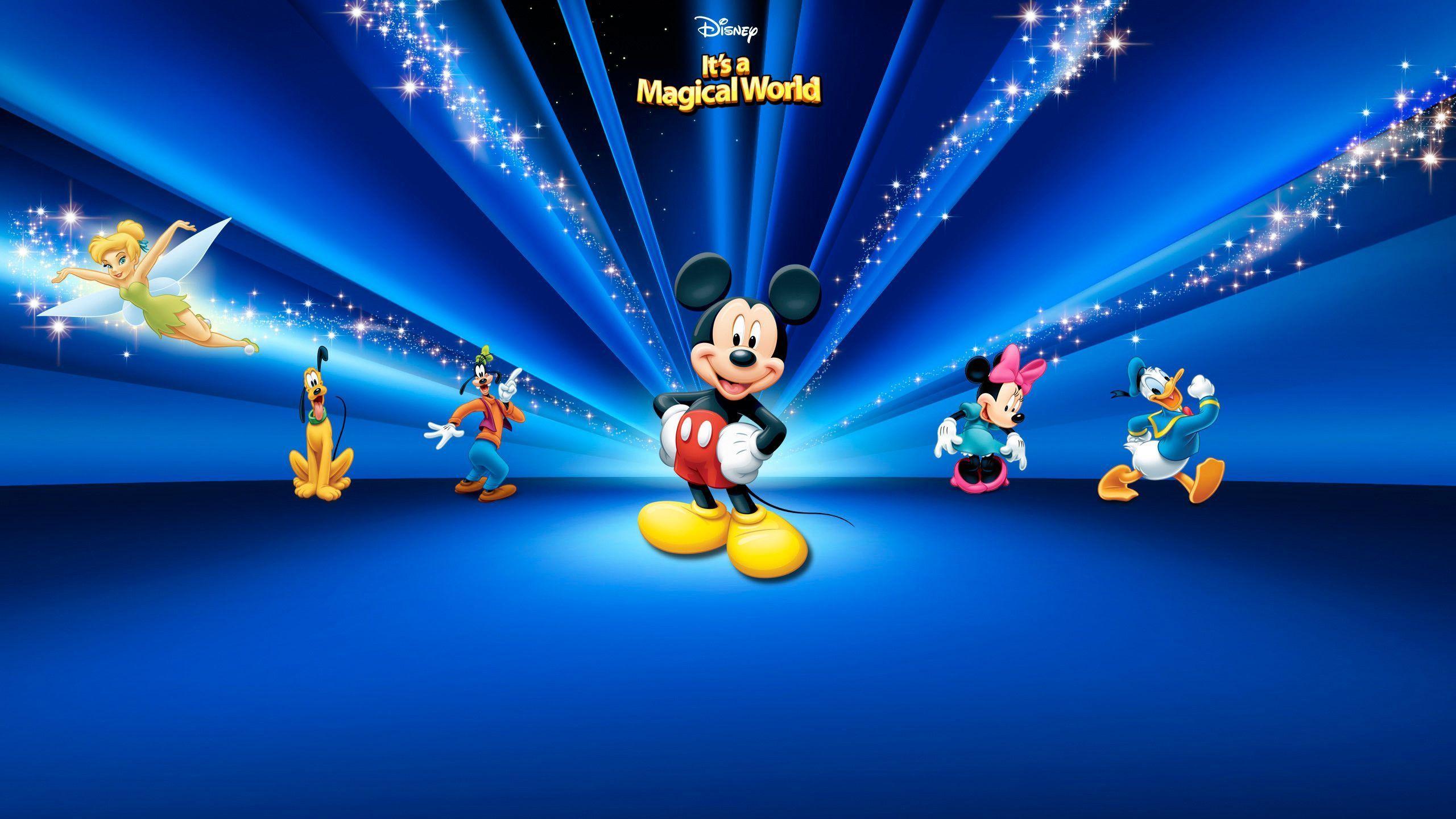 Personaggi Disney su palco blu, 2560x1440 2K QHD, PC