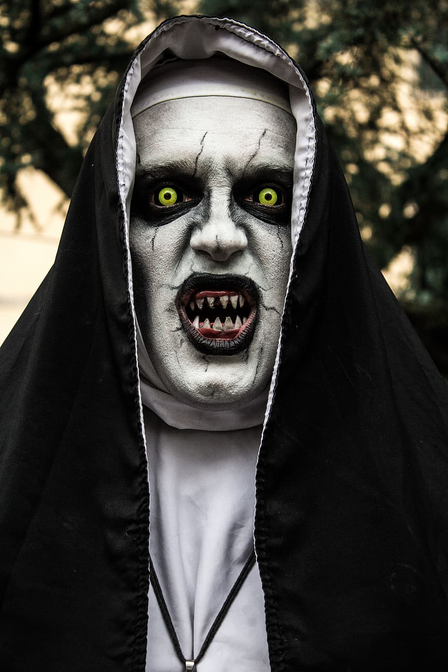 La Suora demoniaca horror, 910x1365 Verticale, Mobile