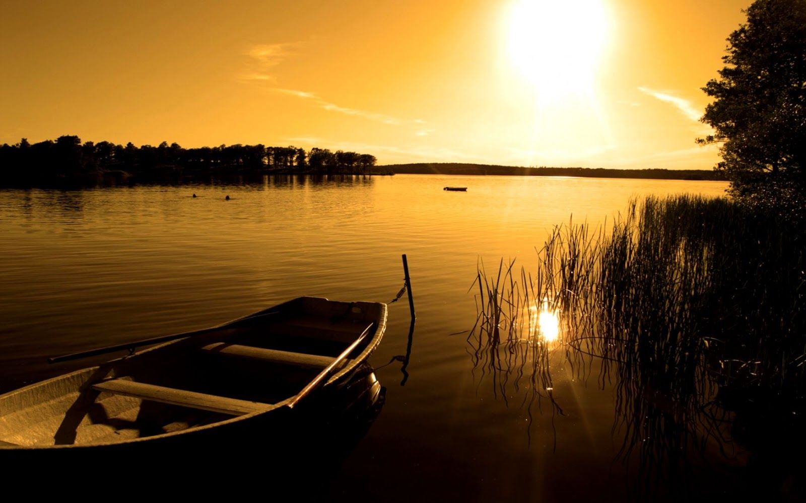 Barca da pesca al lago al tramonto, 1600x1000 HD Ready, PC