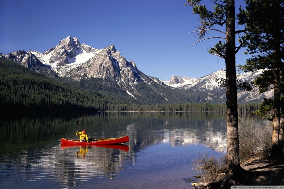 Canoa rossa su lago montano, 1152x768 HD, PC