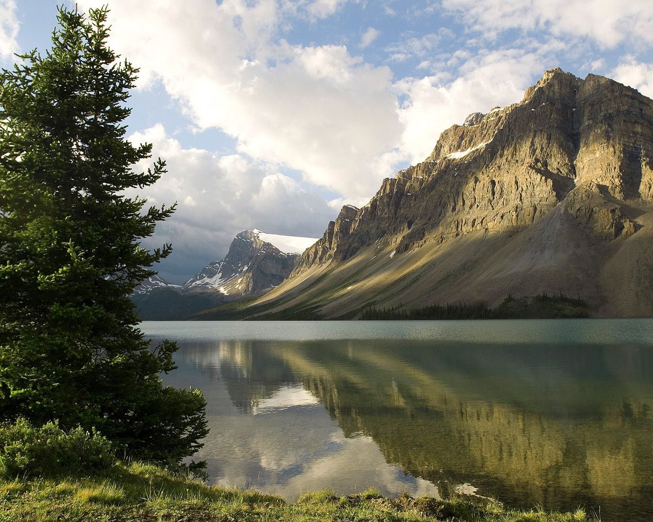lago montano con abete, 1280x1024 720p, Laptop