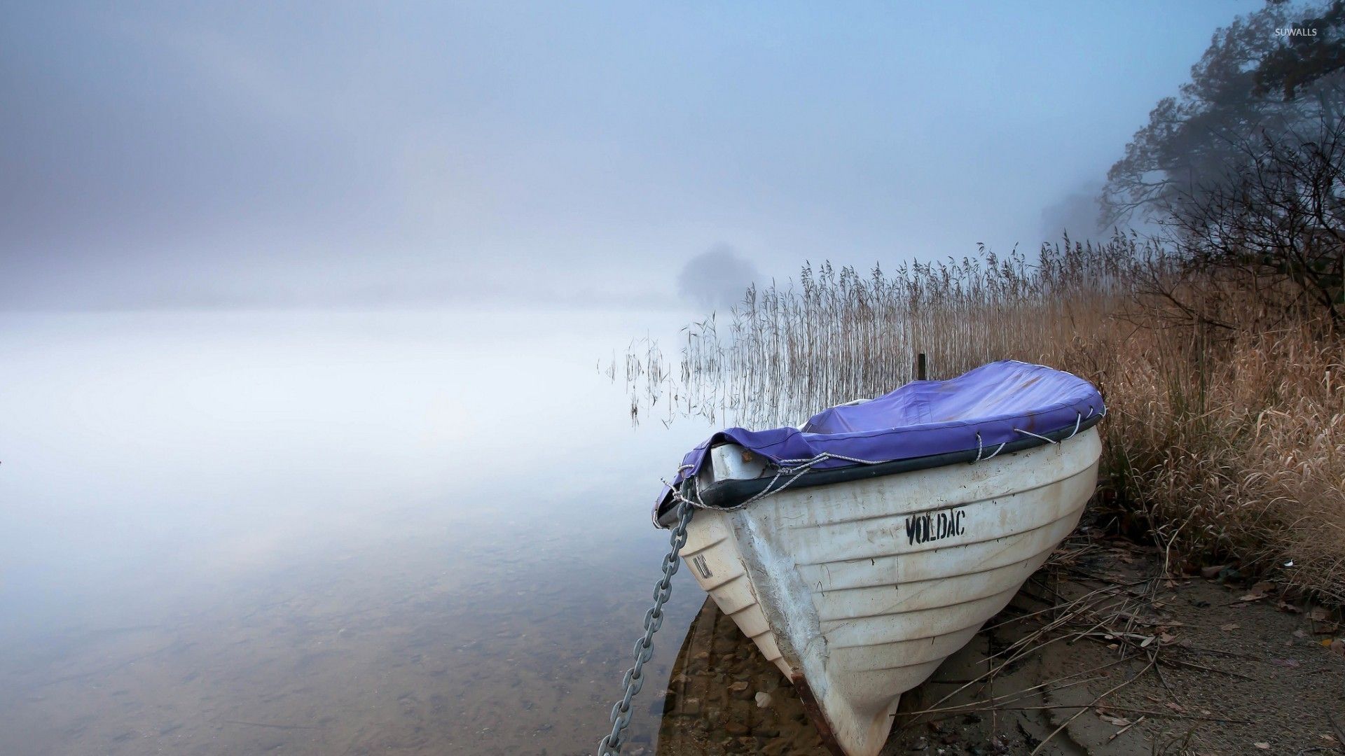 Barca da pesca sul lago nebbioso, 1920x1080 1080p, Desktop