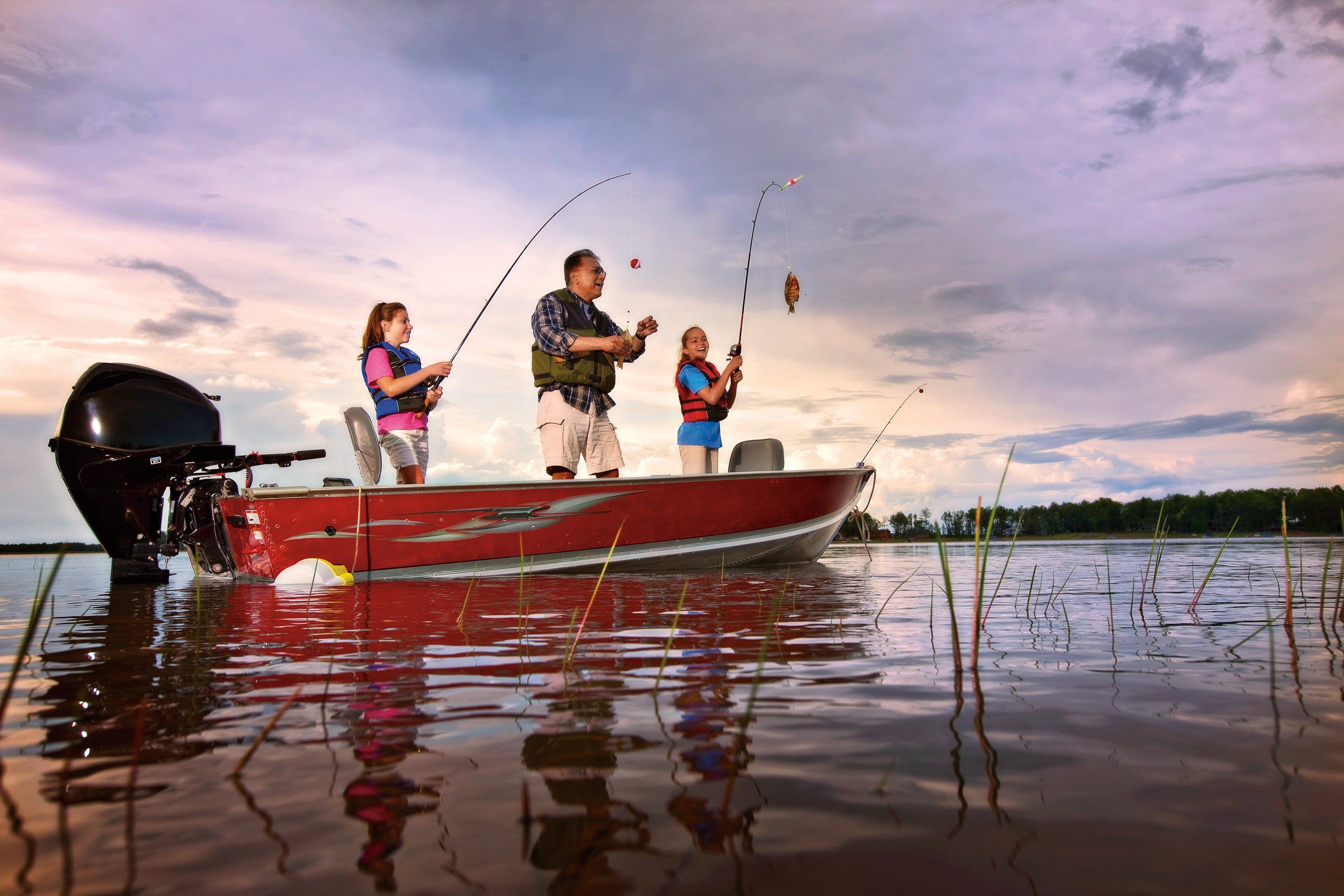 Famiglia pesca in barca sul lago, 2700x1800 2K+, Desktop