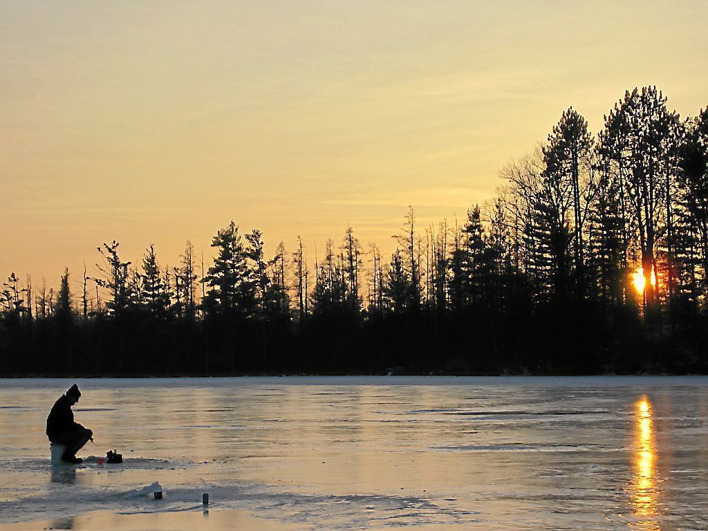 Pesca sul ghiaccio al tramonto, 1024x768 HD, PC Desktop