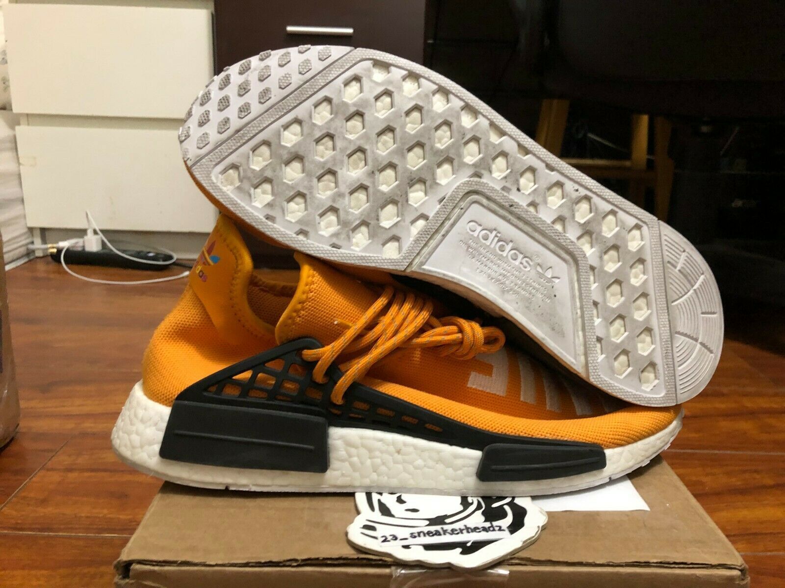 Adidas NMD Human Race arancione, 1600x1200 HD Ready, Desktop