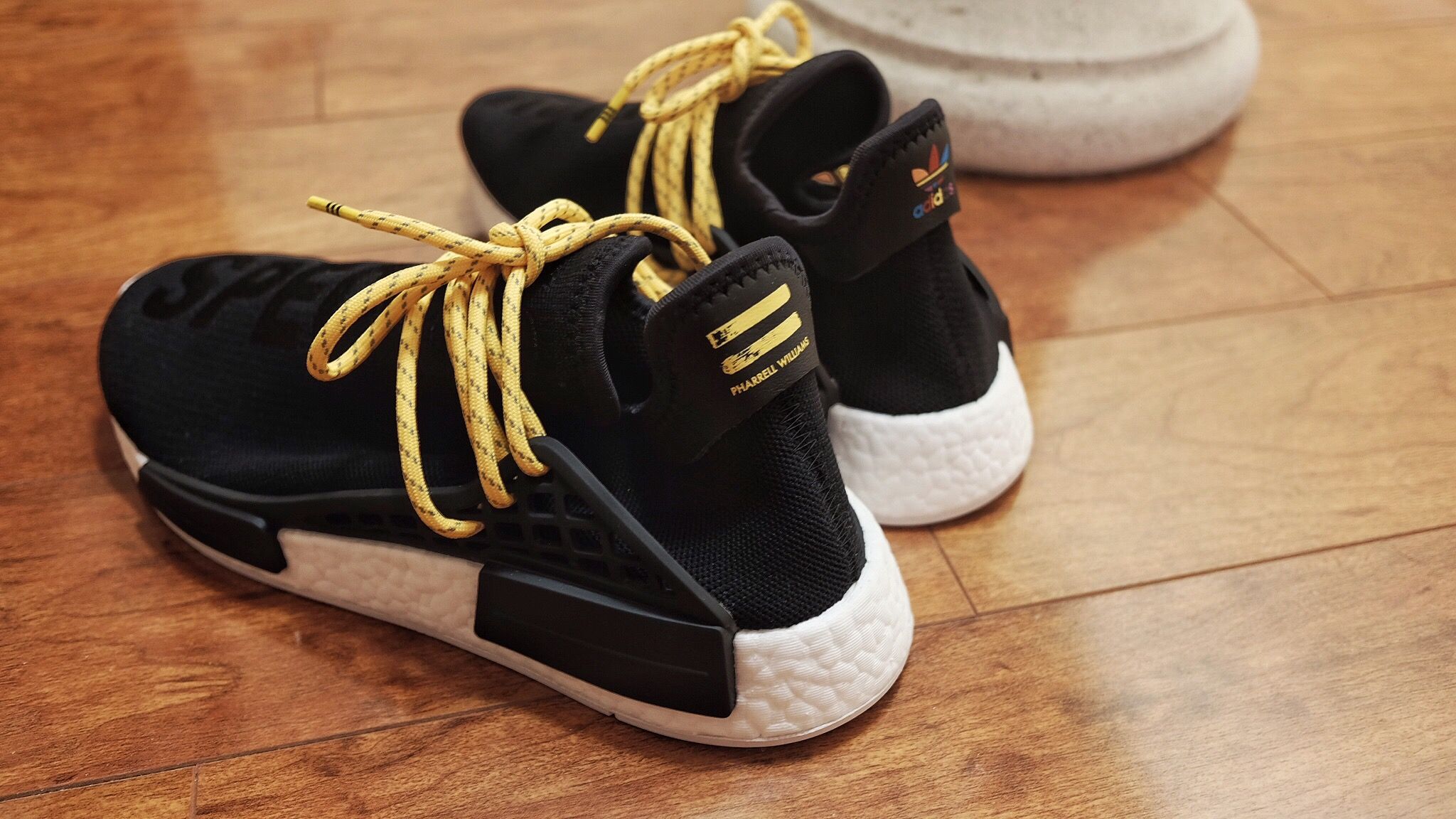 Adidas NMD Human Race nere, 2048x1152 alta risoluzione, PC Desktop