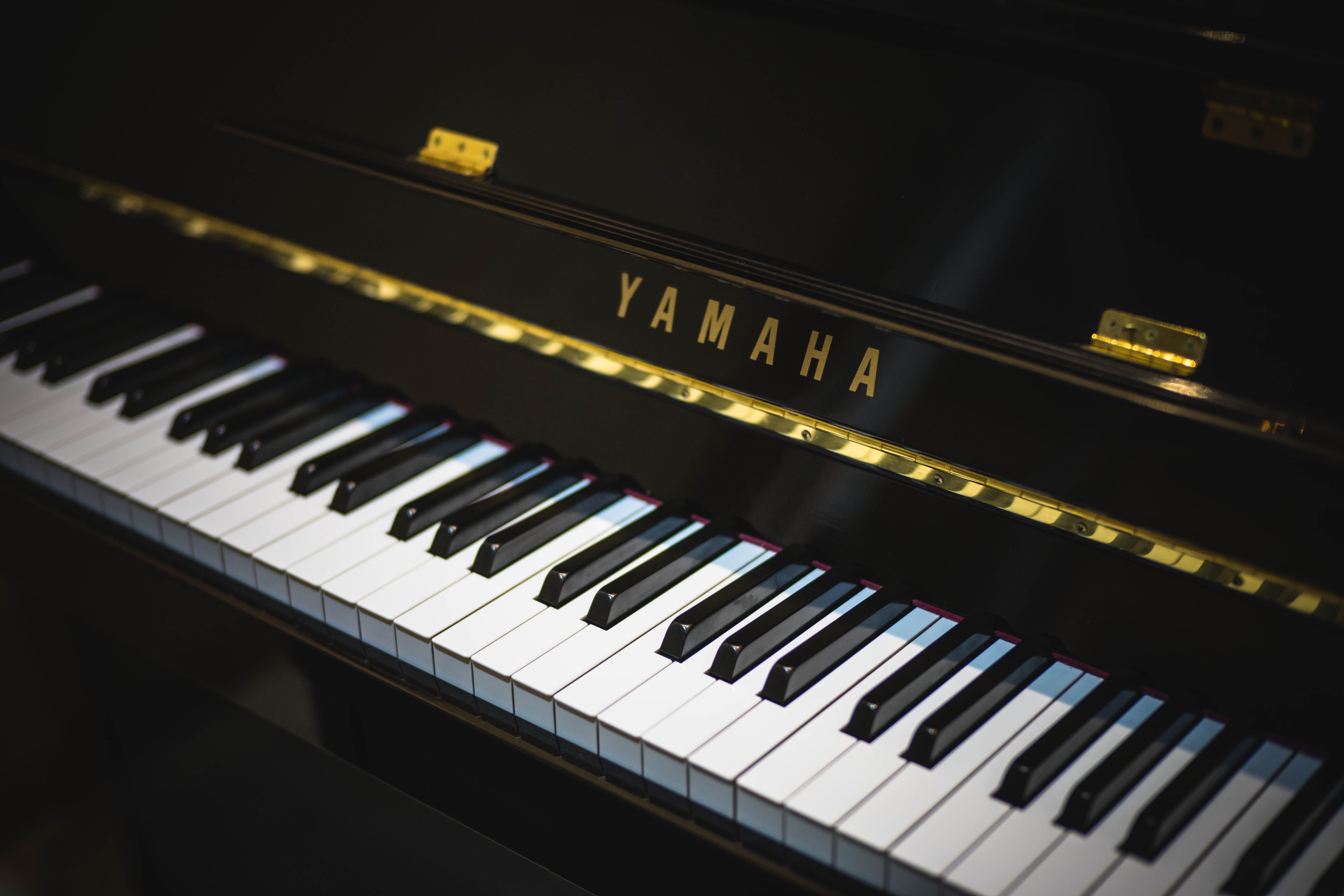 Pianoforte nero Yamaha tasti, 6000x4000 4K Ultra HD, Monitor 4K