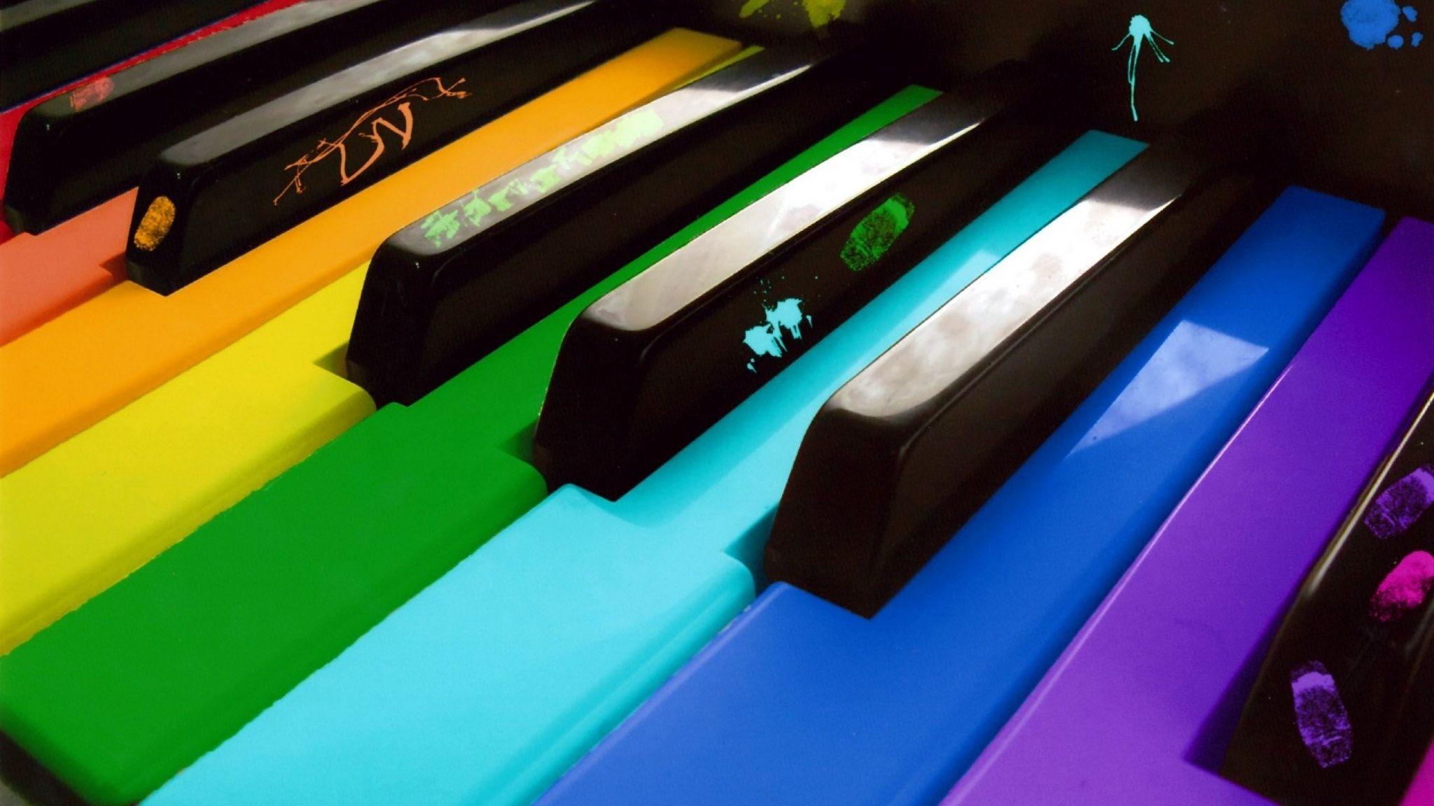 Tasti pianoforte colorati arcobaleno, 2048x1152 2K, PC
