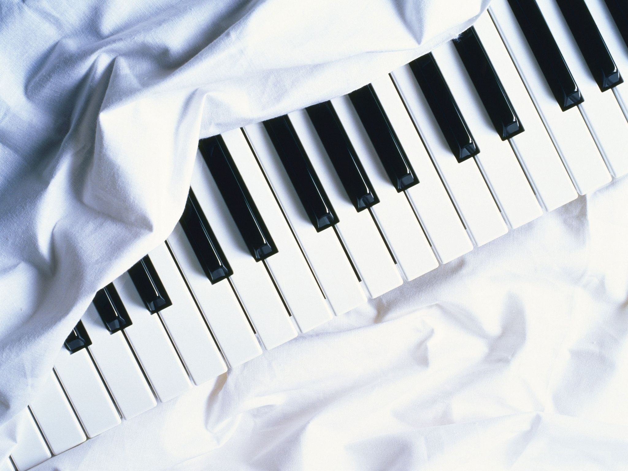 Tastiera pianoforte su tessuto bianco, 2048x1536 Hi-Res, PC Desktop