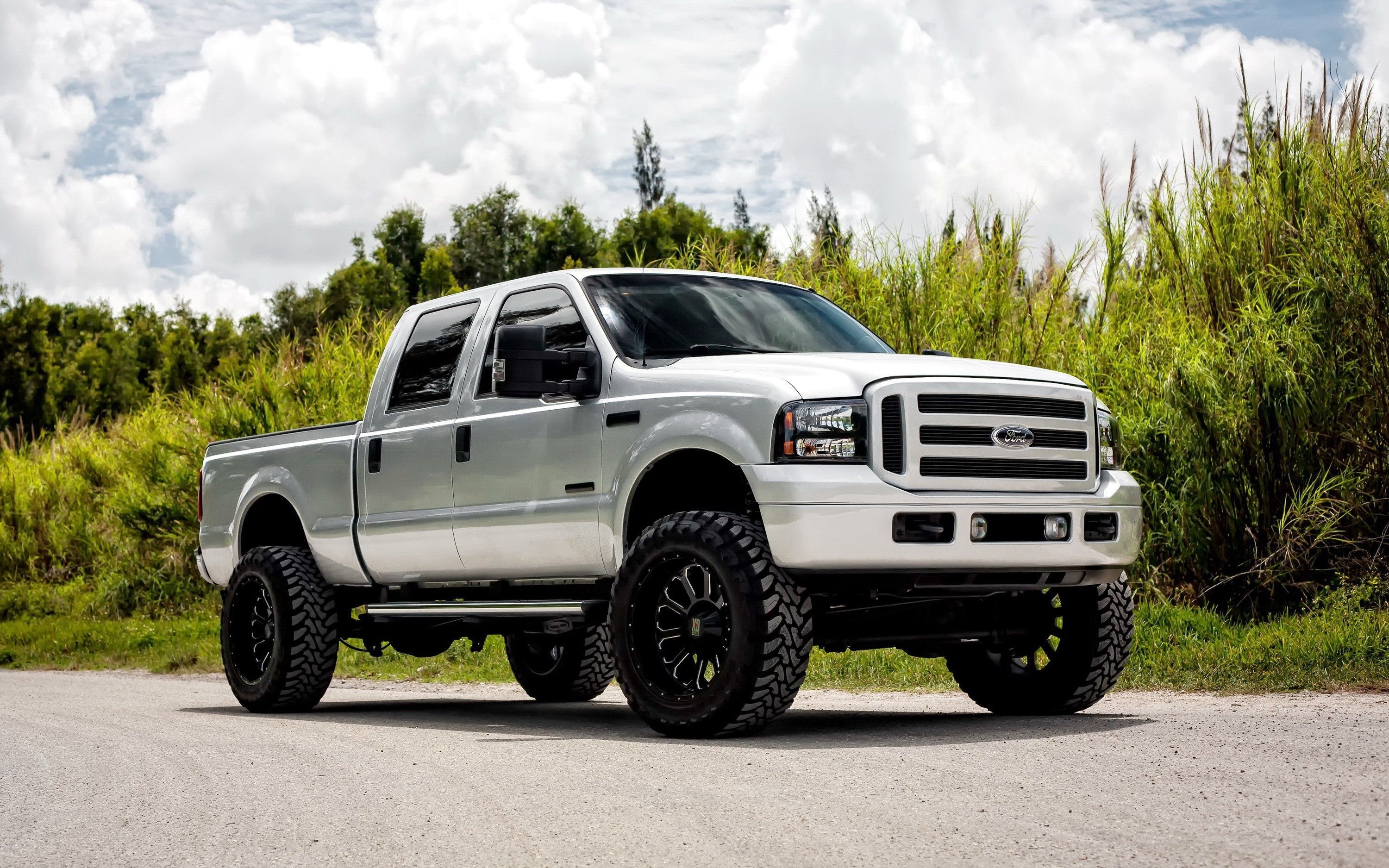 Pickup Ford bianco sollevato, 3000x1875 2K+, Monitor Gaming