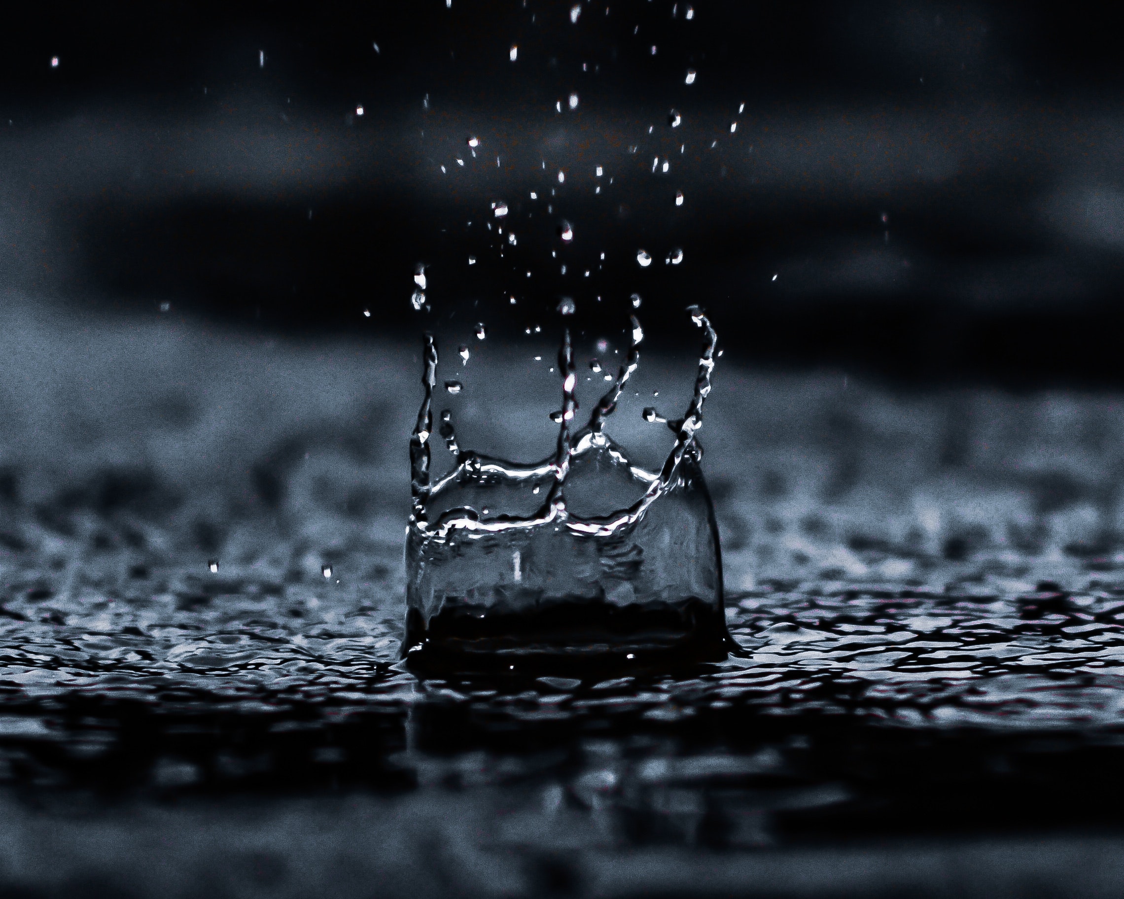 Goccia d'acqua splash scuro, 2280x1824 Hi-Res, Desktop